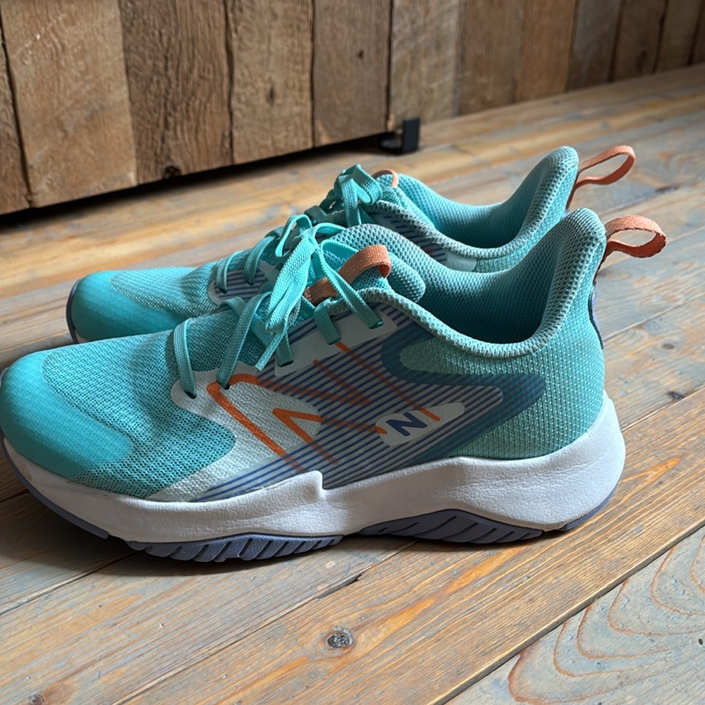 New Balance shoes Big kid's size US 5